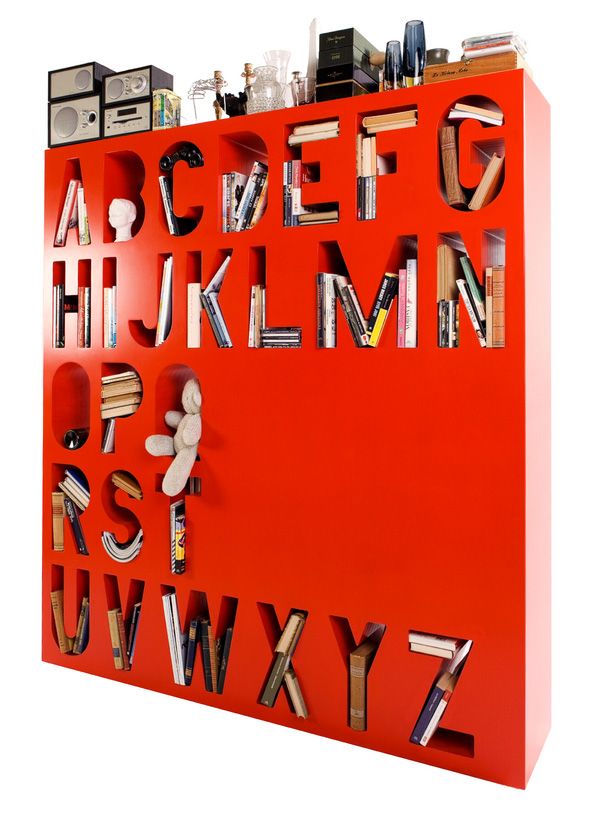 alphabetized-bookshelf-002