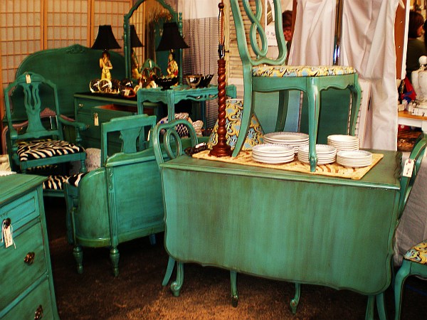 antique-distressed-furniture-002