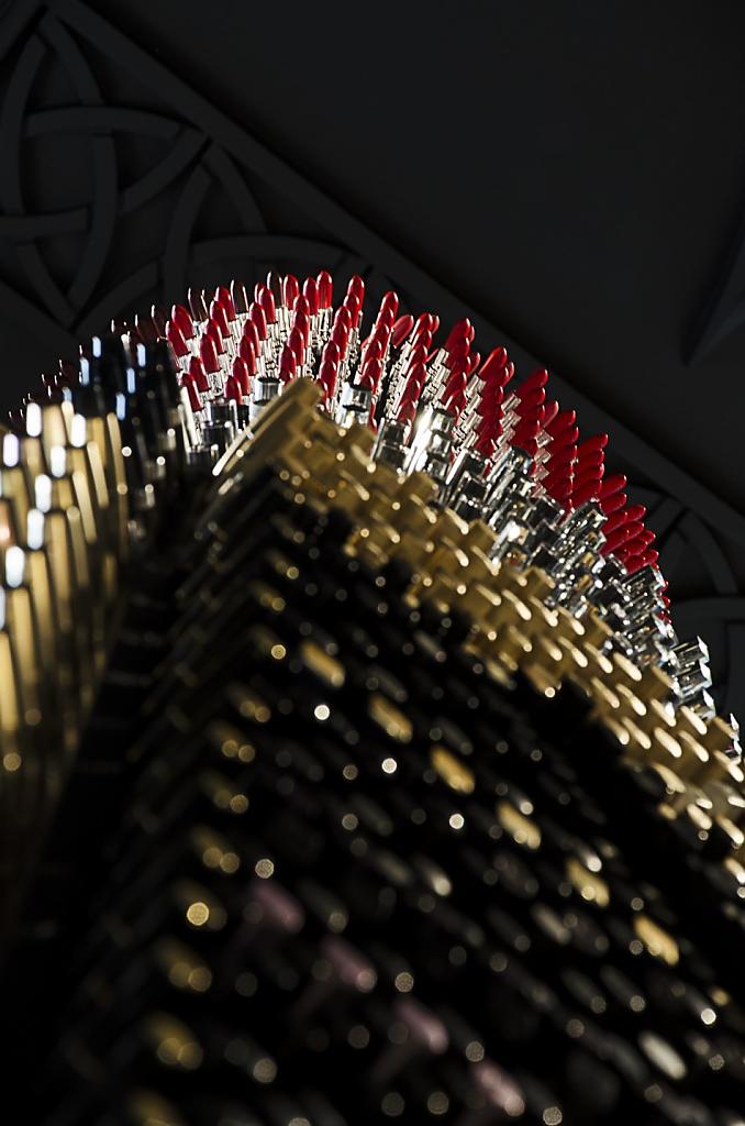 art-installation-giant-lisptick-12