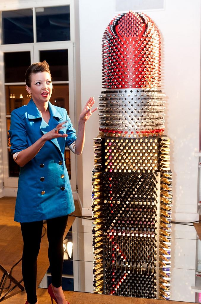 art-installation-giant-lisptick-14