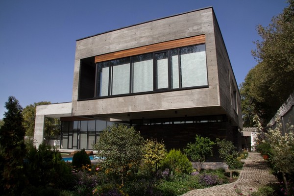 brutalism-villa-kiani-in-iran-002