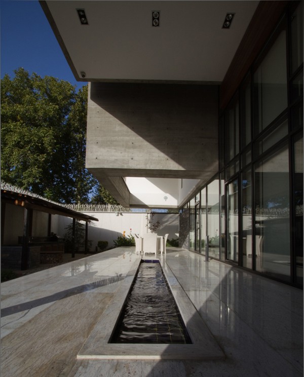 brutalism-villa-kiani-in-iran-008