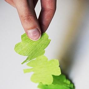 diy-green-shamrock-garland-04