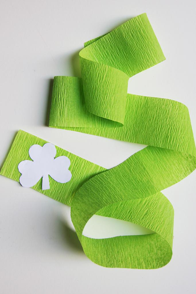 diy-green-shamrock-garland-09