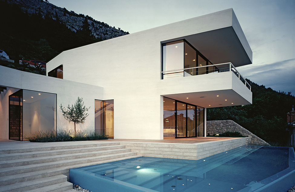Архитектура дома: вид со стороны бассейна