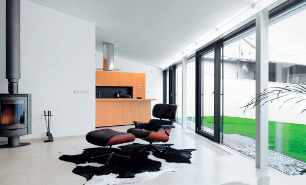 eye-catching interiors featuring the iconic eames lounge chair-06