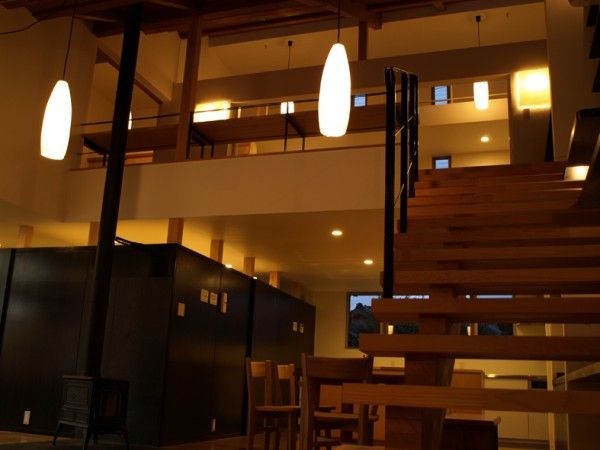 family-home-stairs-house-009