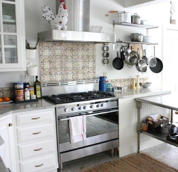 hanging-storage-in-kitchen-002