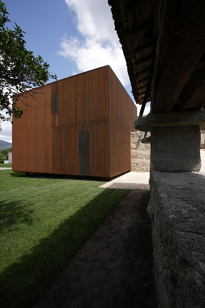 house-in-sequeiros-by-topos-atelier-de-arquitectura-04