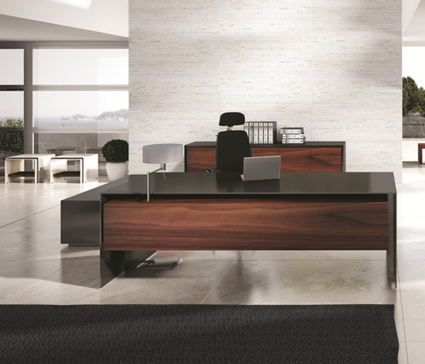massive-executive-desk-001