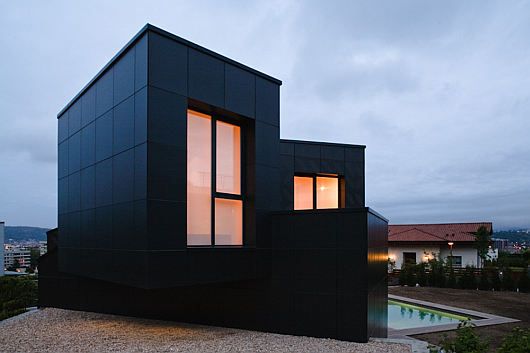 mysterious-modern-q-house-006