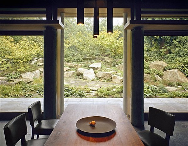 Панорамные окна в интерьере кухни-столовой