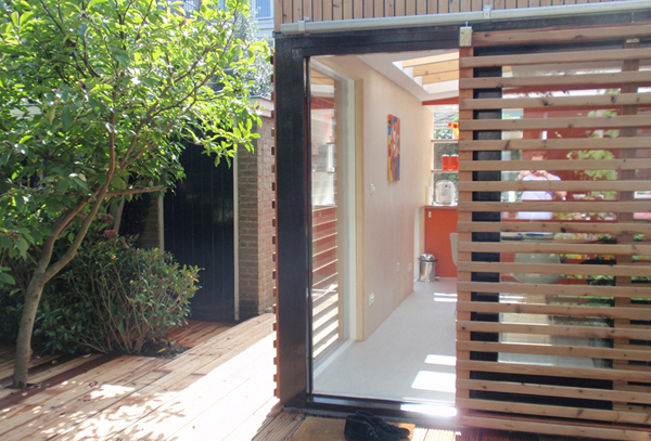 office-and-guest-house-in-a-modern-garden-pavilion-004