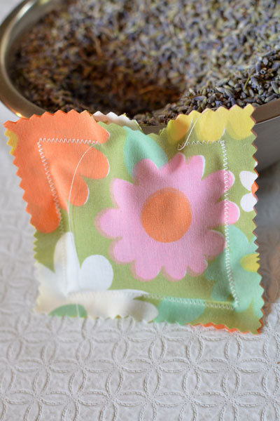 sachets-with-vintage-fabric-11