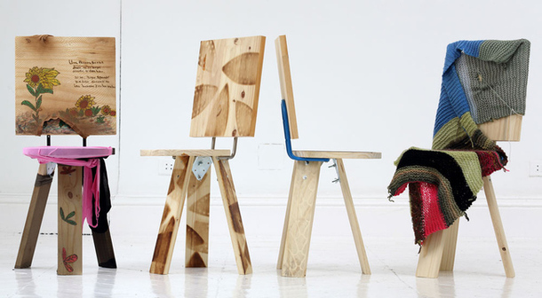 stul-iz-sluchaynykh-materialov-006