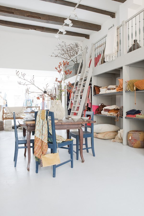 white-shop-interior-004