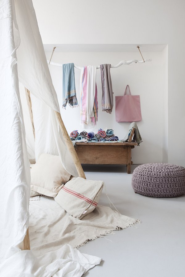 white-shop-interior-007