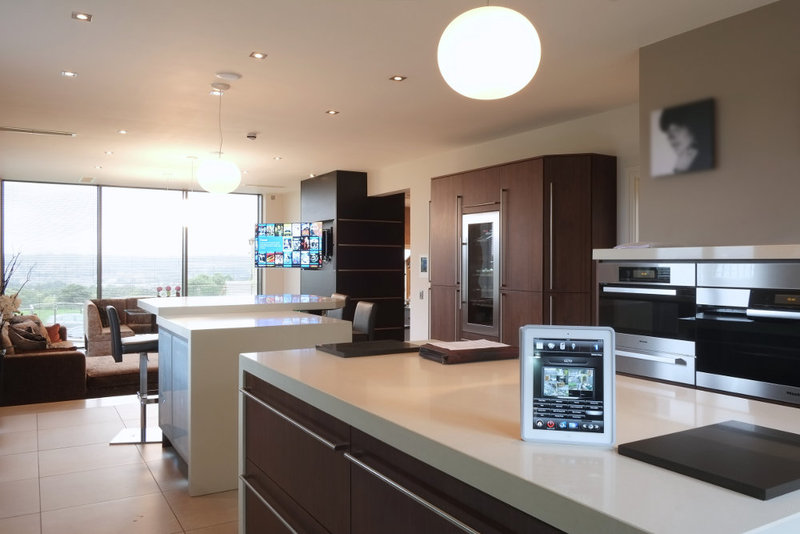 your-smartphone-to-control-your-home-03