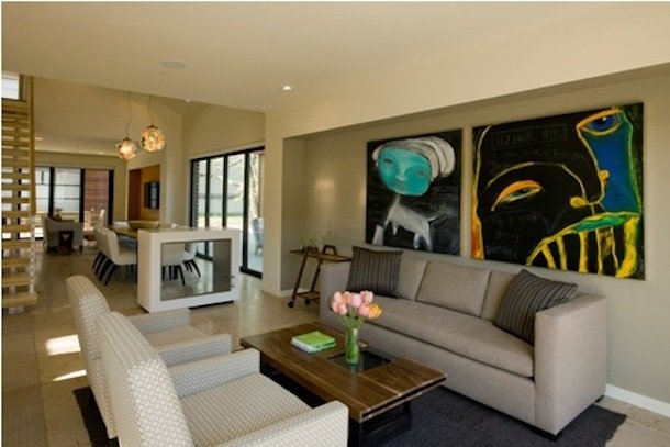 dizayn-interyera-uzkoy-komnaty-07