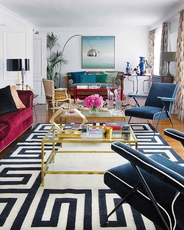 dizayn-interyera-uzkoy-komnaty-17