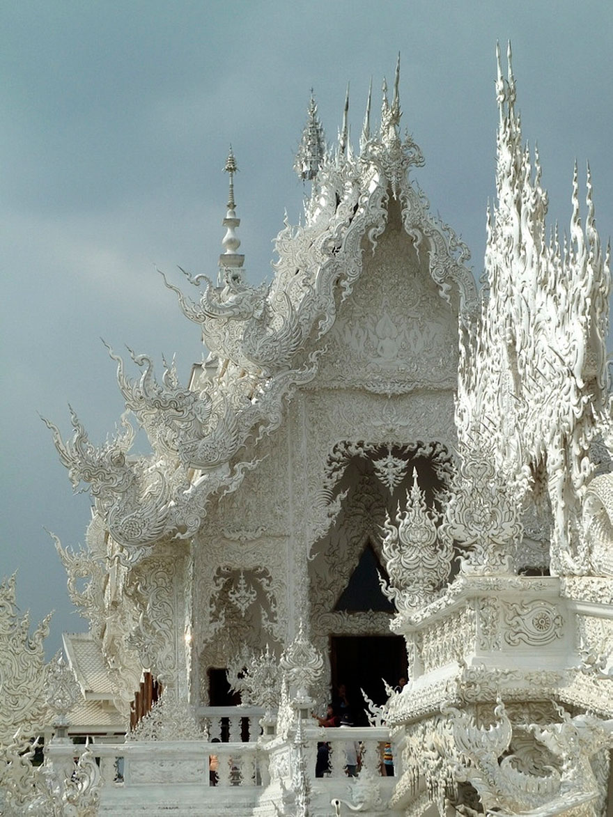 white-temple-thailand-01