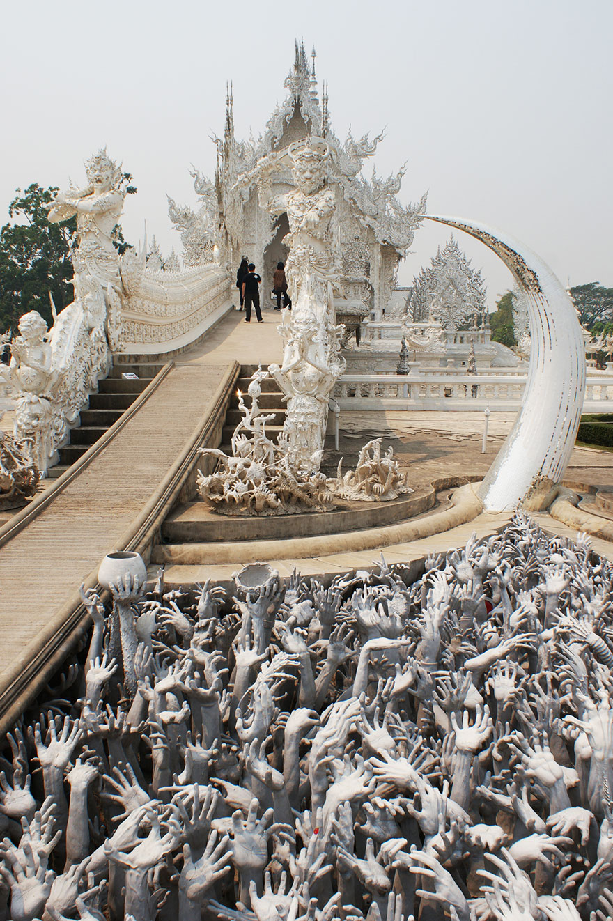 white-temple-thailand-04