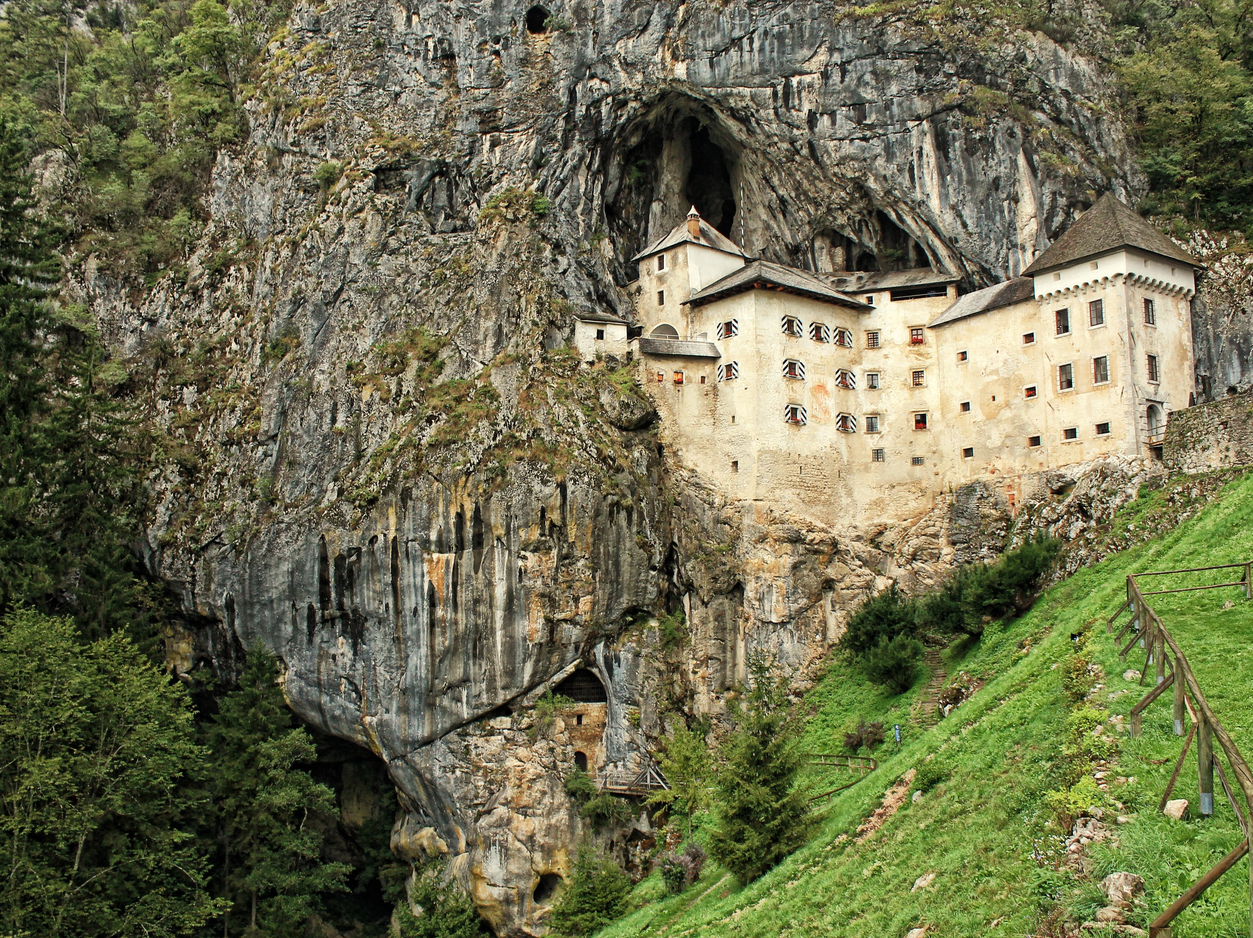 photo-public-and-historical-649