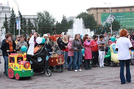 Парад колясок в Новосибирске