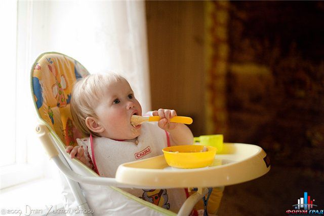 Когда Ваш малыш стал кушать самостоятельно?