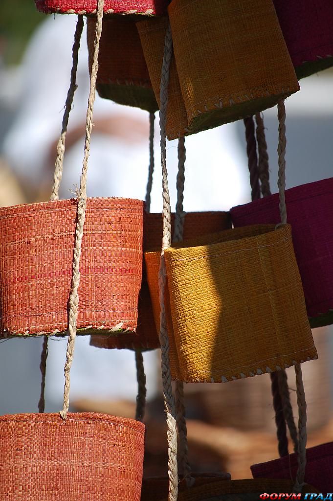 Уличные рынки, палатки.