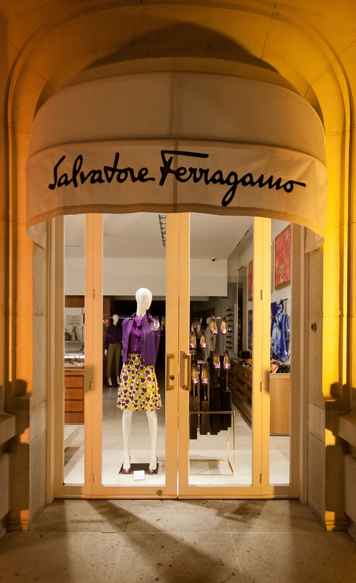 salvatore-ferragamo-windows-paris-01