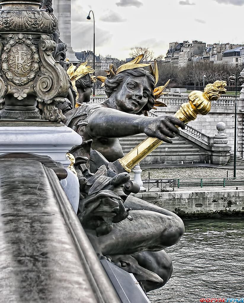 bridge-detail-in-paris-53495468