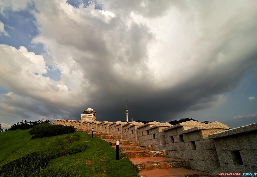 clouds-above-the-fortress-56872623