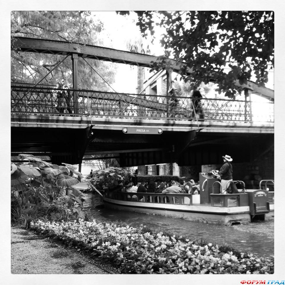crossing-the-river-74368320