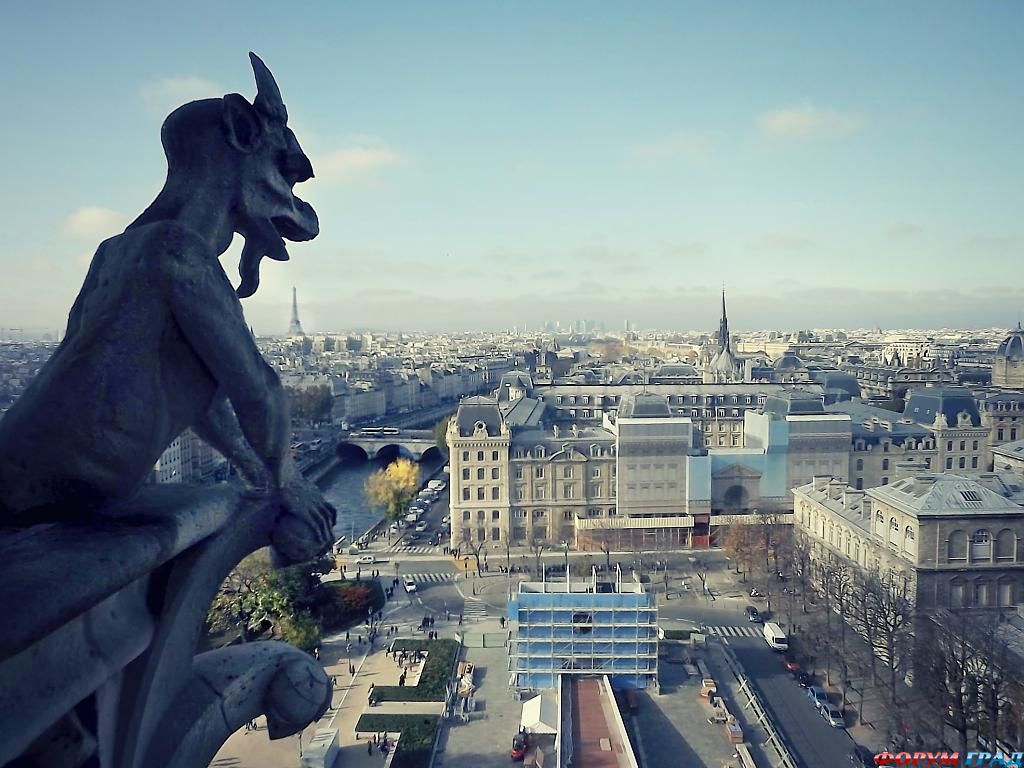gargouille--notre-dame-76842673