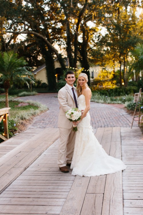 romantic-barn-wedding-with-vintage-and-glam-touches-01