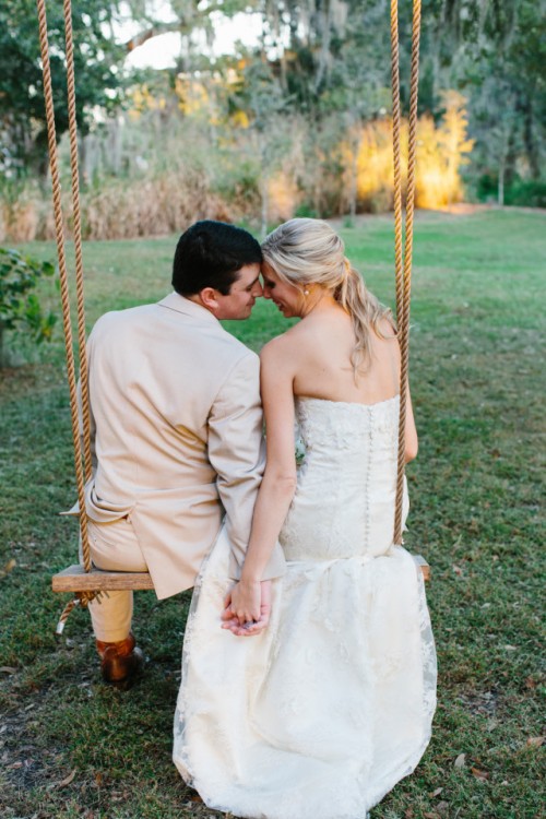 romantic-barn-wedding-with-vintage-and-glam-touches-12