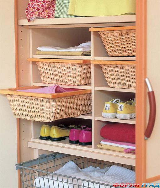 smart-storage-in-wicker-baskets-wardrobe1