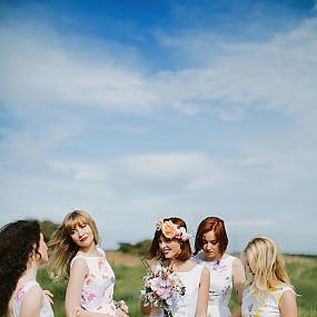 30-pretty-floral-and-printed-bridesmaids-dresses