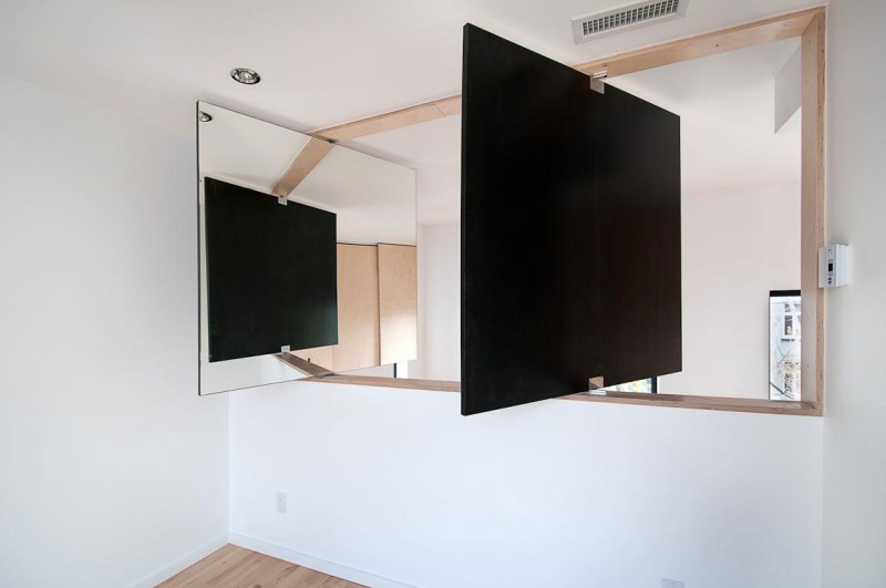 Уникальные интерактивные зеркала в галерее второго этажа