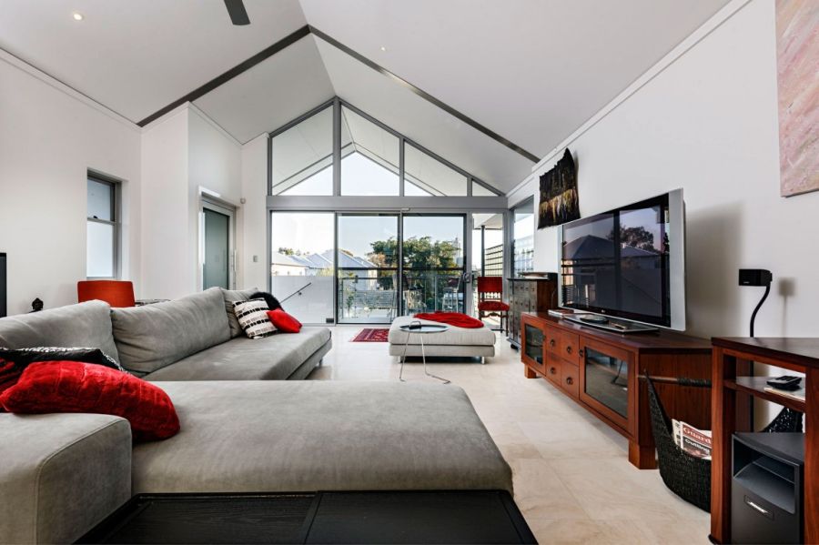 chatsworth-house-cambuild-red-accents