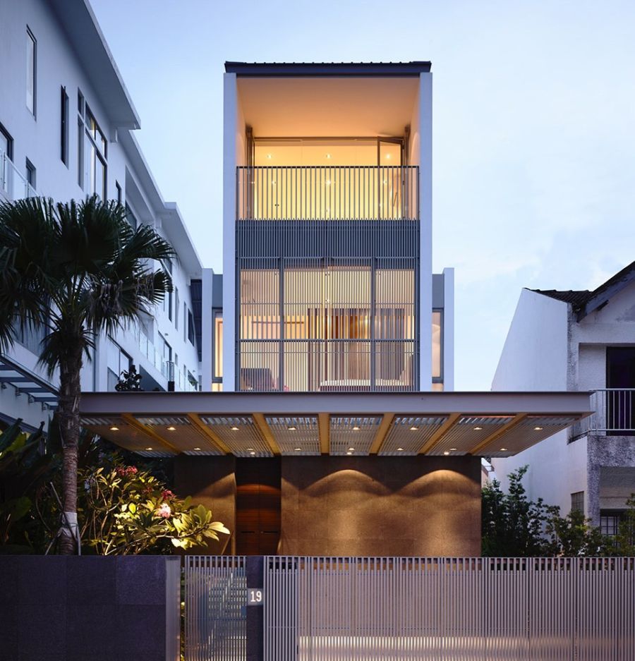 contemporary-singapore-residence-spiral-staircase