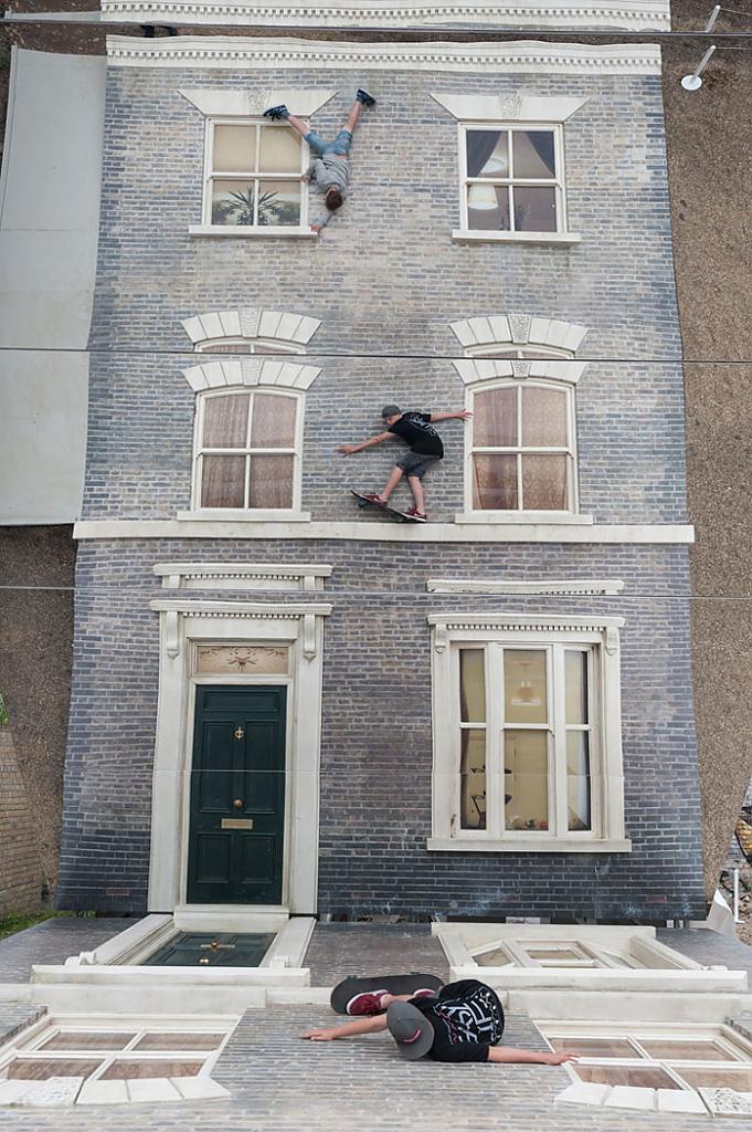 dalston-house-installation-by-leandro-erlich
