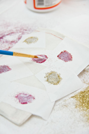 DIY-Glitter-Heart-Bags