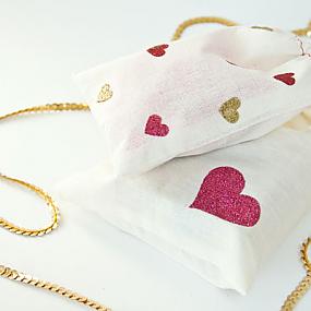 DIY-Glitter-Heart-Bags