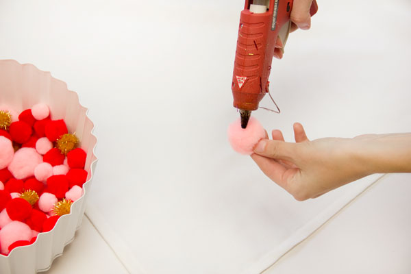 DIY-Pom-Pom-Tablecloth