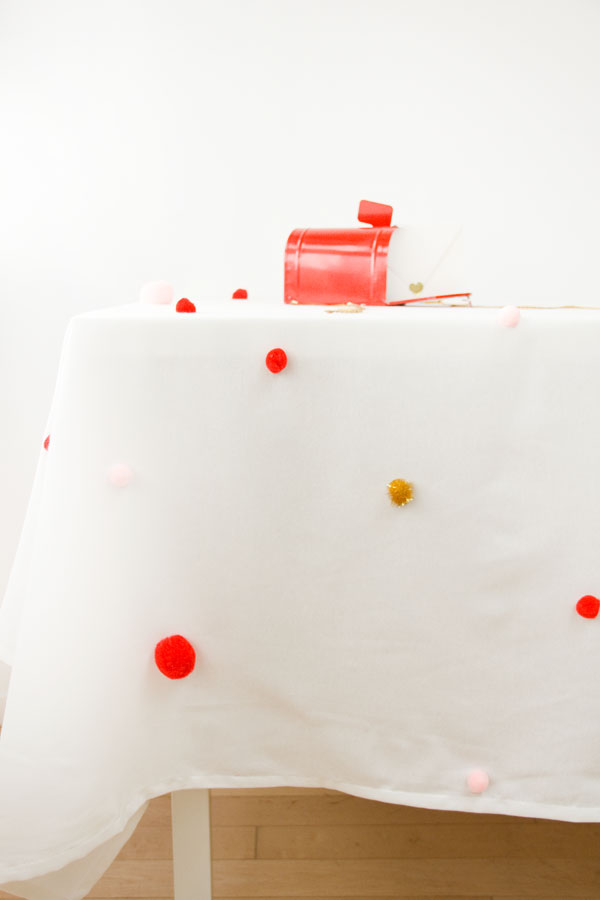 DIY-Pom-Pom-Tablecloth