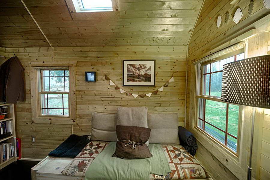 mobile-tiny-tack-house-diy