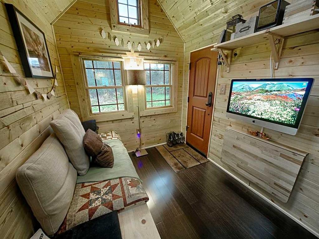 mobile-tiny-tack-house-diy