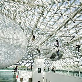 tomas-saraceno-in-orbit-installation-at-k21-standehaus